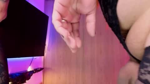 Lucy and Kristhy online show from November 17, 3:01 pm