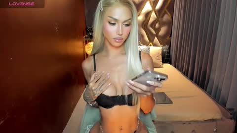Snapshot of majestictspatty chatting on October 21, 7:21 am Patty Grey online show from October 21, 7:21 am