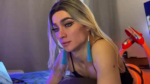 Snapshot of maridekoks chatting on December 11, 11:36 am Mari online show from December 11, 11:36 am