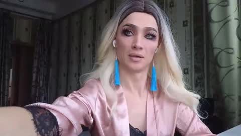 Snapshot of maridekoks chatting on February 25, 11:52 am Mari online show from February 25, 11:52 am