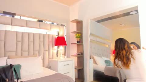 mariiahneedles online show from November 18, 11:48 pm