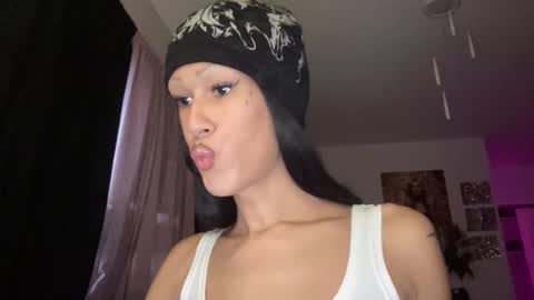 MOLLY MILLS online show from November 17, 6:41 pm