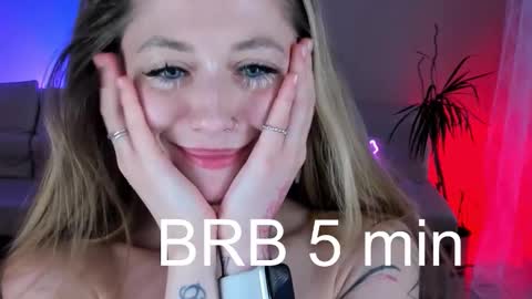 Meeeow  opening hours are from 2200 in New York online show from November 24, 1:52 am