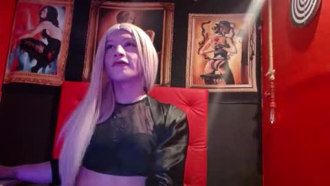 Snapshot of megannixx chatting on October 22, 5:31 am megannixx online show from October 22, 5:31 am