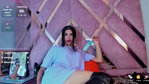meghanqueen__ online show from March 14, 8:07 am