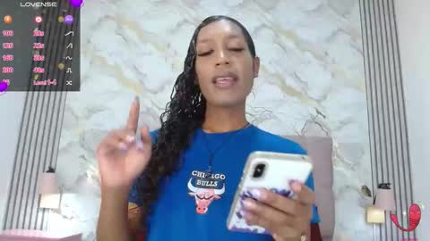 Mia Hiills online show from June 4, 3:31 am