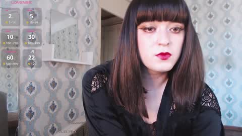 mia_wallase online show from February 4, 11:38 am