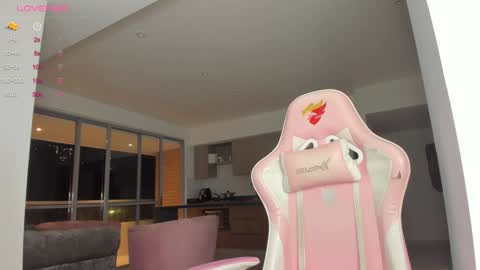 Snapshot of mia_yourmommy chatting on January 23, 2:44 am online show from January 23, 2:44 am