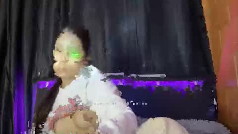 michellepetitte online show from October 25, 10:54 am