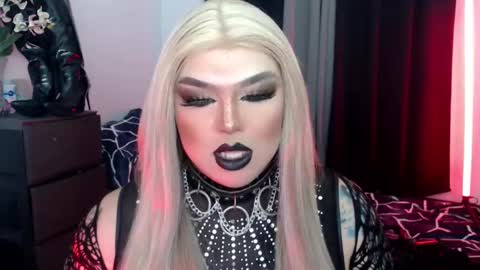 Snapshot of michellevixen921 chatting on October 16, 4:02 am Michelle online show from October 16, 4:02 am