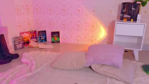 mika_velvet online show from April 15, 7:58 pm