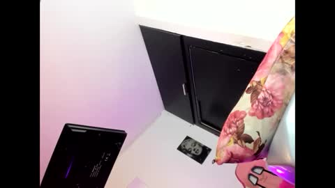 NAHOMY  online show from April 6, 4:57 am