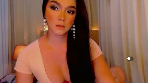 Leah online show from April 5, 7:01 pm