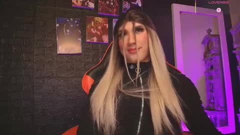 moon_nia online show from May 12, 1:14 am