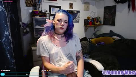 Snapshot of moxynverve chatting on December 14, 7:14 pm Moxy online show from December 14, 7:14 pm