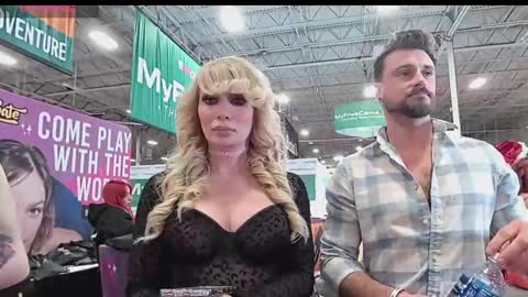 MrsKellyPierce online show from December 7, 8:00 pm