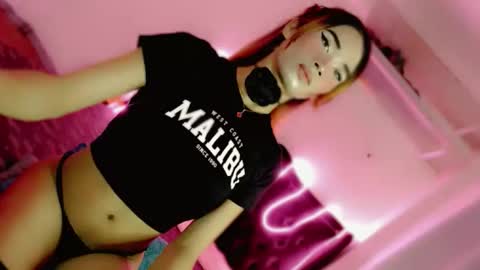 mscherry_ online show from February 3, 6:35 pm