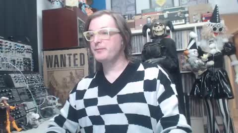 Snapshot of muziknerd chatting on December 28, 2:33 am Muziknerd online show from December 28, 2:33 am