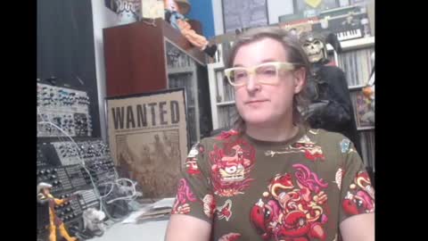 Snapshot of muziknerd chatting on December 29, 8:44 am Muziknerd online show from December 29, 8:44 am