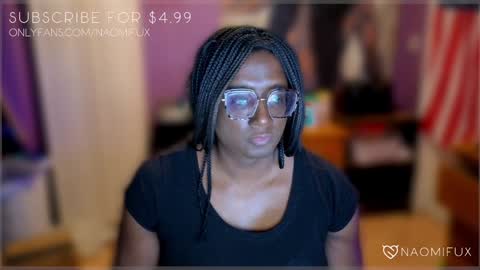 Snapshot of naomifux chatting on January 4, 9:32 am Naomi online show from January 4, 9:32 am
