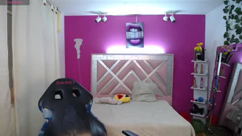 nayleah online show from February 26, 2:04 am