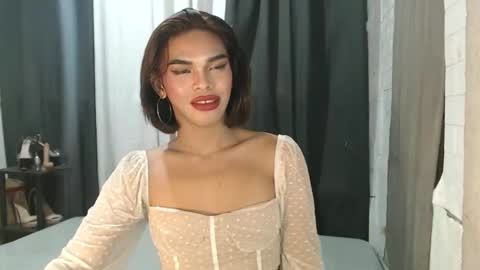 neomi online show from November 28, 5:47 pm