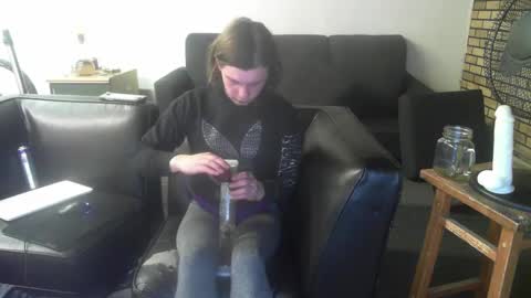 nickie42082 online show from February 16, 7:37 am