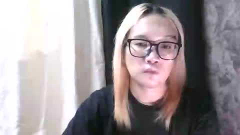 Nicolle online show from April 19, 10:01 pm