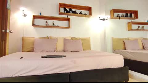 noahmonroe_11 online show from April 23, 10:01 pm