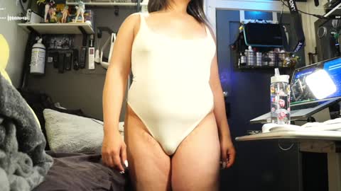 NyxRaven online show from December 9, 9:28 am