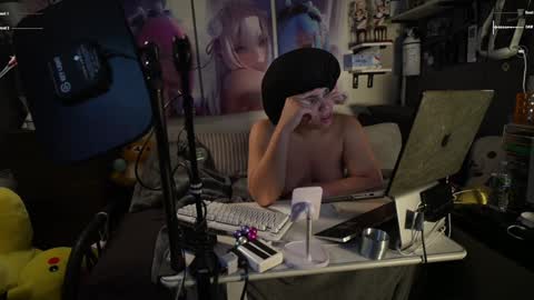 NyxRaven online show from January 8, 8:38 am