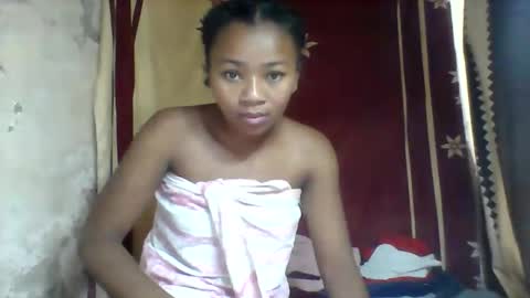 oooozafiette online show from June 8, 6:57 am