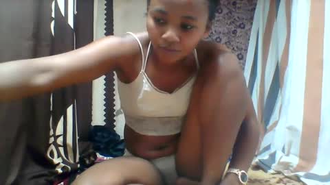 oooozafiette online show from July 6, 6:21 pm