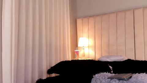 paylina monroy online show from October 16, 1:50 am