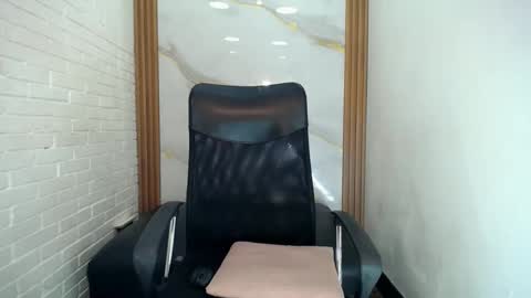 Penelopee Rouse online show from September 27, 10:52 pm