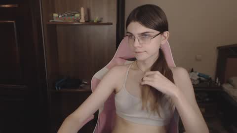 Farida online show from December 15, 1:46 am