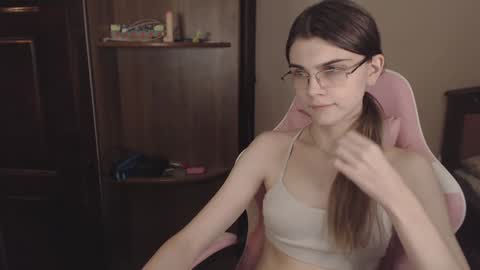 Farida online show from December 21, 1:36 am