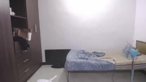 izzy online show from March 21, 1:40 am