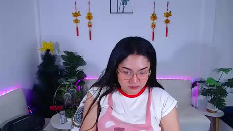 Ploysai online show from April 21, 1:42 am