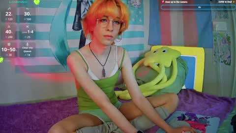 poppyfluffy online show from April 22, 2:29 am