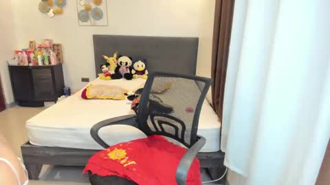 kylie online show from April 25, 4:16 am