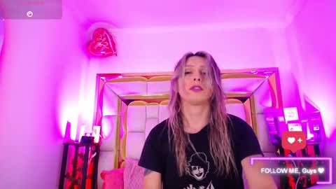 Snapshot of princess_helena_ chatting on February 19, 3:28 am princess helena online show from February 19, 3:28 am