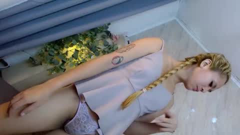 CALL ME YOUR QUEEN AIVY1 online show from November 23, 10:01 pm