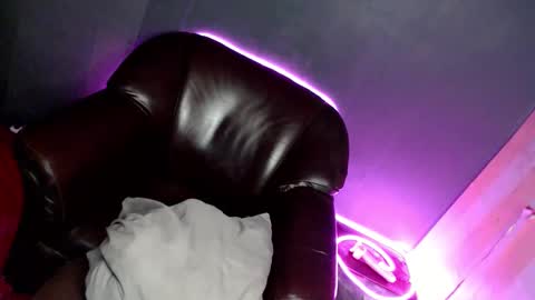 just call me QUEEN and ill be there online show from March 5, 5:56 am