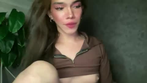 QUEEN online show from December 19, 1:49 pm