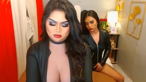 queenshasha and nathalie online show from December 20, 9:54 am