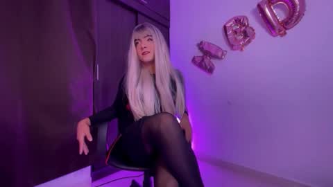 regina_mills_milk online show from December 5, 2:38 am