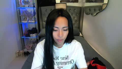 reighnempress online show from April 18, 2:57 am