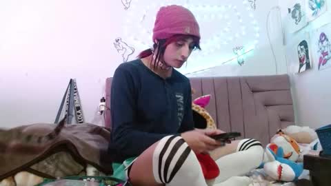 reiv_femboy online show from December 15, 7:04 am