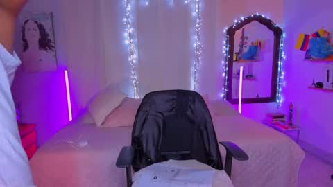 Romi Rouse online show from October 23, 6:28 am